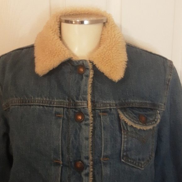 Vintage Levi's Sherpa Trucker Style Denim Jacket Comfy Warm Classic Size L JR - Picture 3 of 15